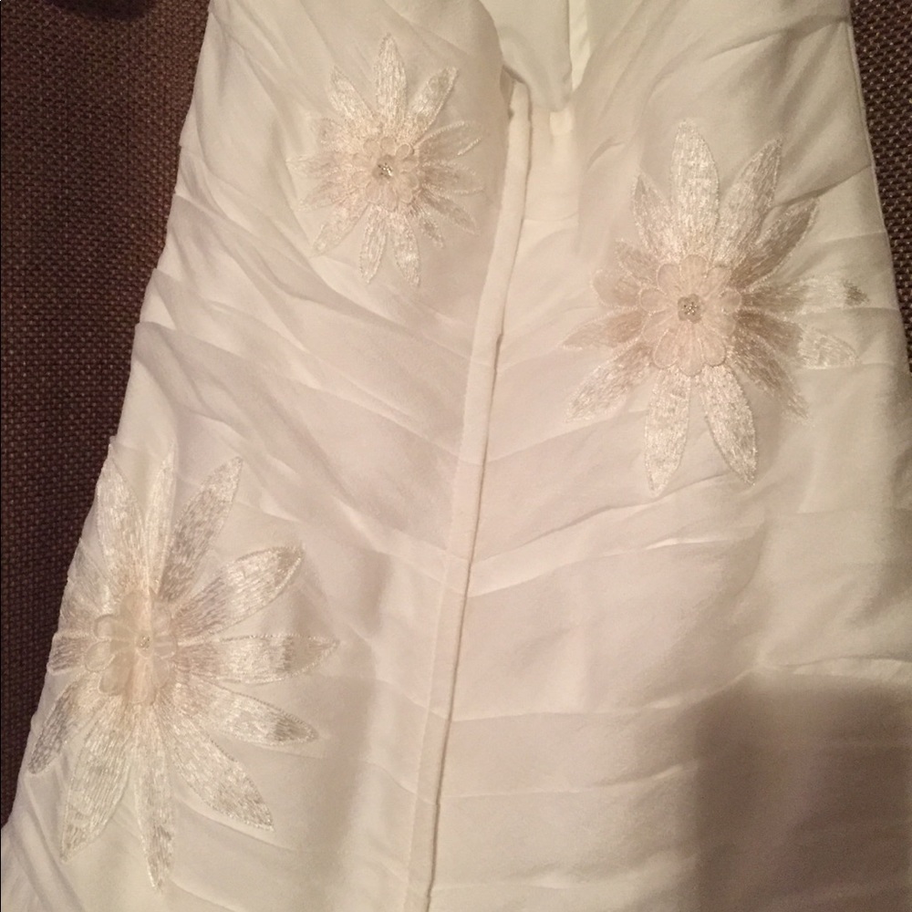 Wedding dress - Picture 6 of 8